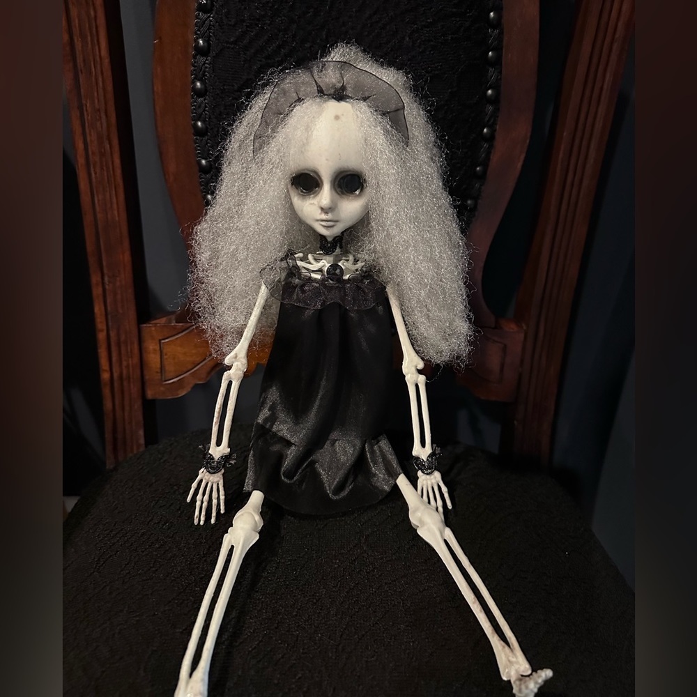 Skeleton Girl